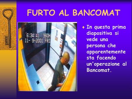 FURTO AL BANCOMAT In questa prima diapositiva si vede una persona che apparentemente sta facendo un'operazione al Bancomat.