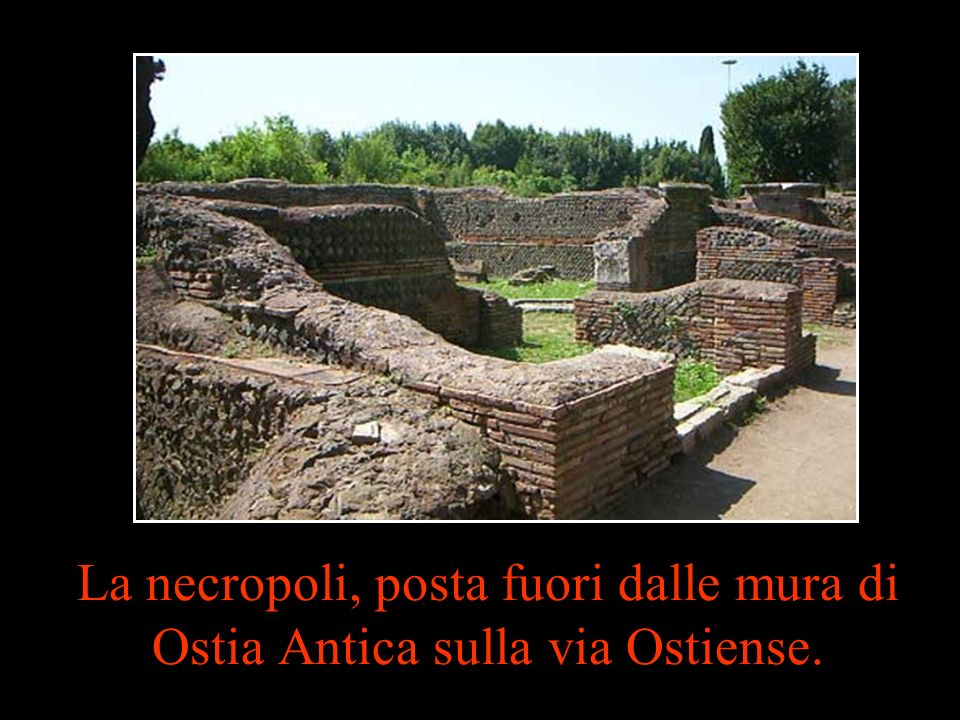 La necropoli, posta fuori dalle mura di Ostia Antica sulla via Ostiense.