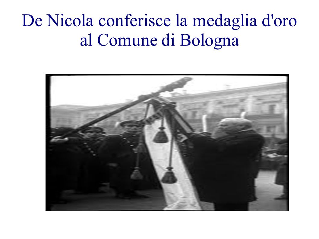 De Nicola conferisce la medaglia d oro al Comune di Bologna
