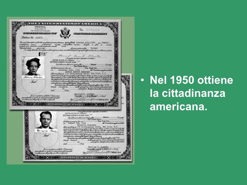 Nel 1950 ottiene la cittadinanza americana.