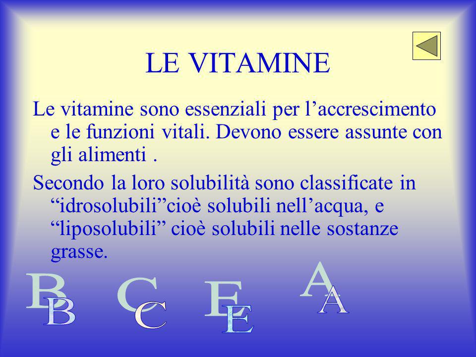 LE VITAMINE Le vitamine sono essenziali per l’accrescimento e le funzioni vitali. Devono essere assunte con gli alimenti .